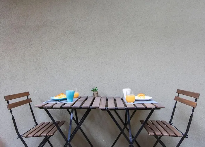 Downtown W/ Ac & Patio By Lovelystay