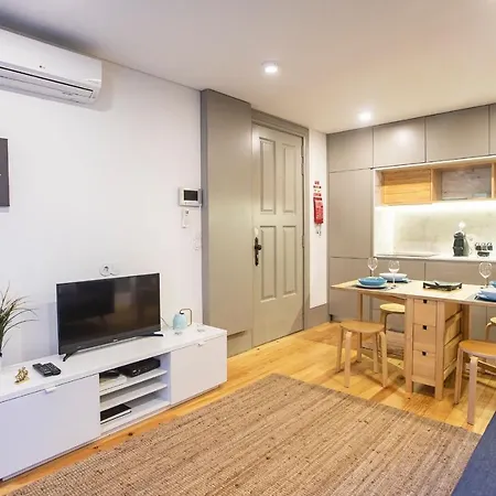 公寓 Downtown W/ Ac & Patio By Lovelystay