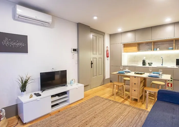 Daire Downtown W/ Ac & Patio By Lovelystay