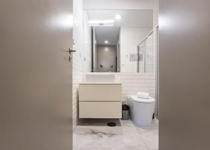 Daire Downtown W/ Ac & Patio By Lovelystay