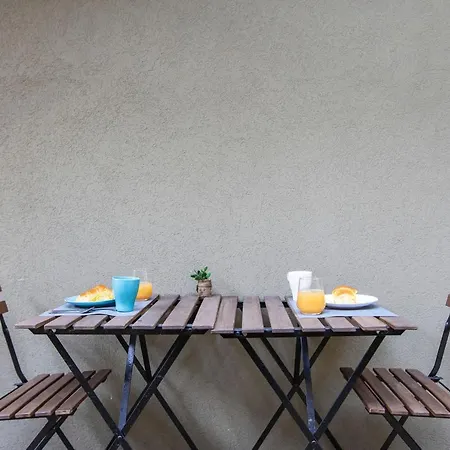 Downtown W/ Ac & Patio By Lovelystay