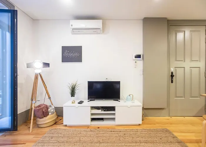 Апартаменты Downtown W/ Ac & Patio By Lovelystay *